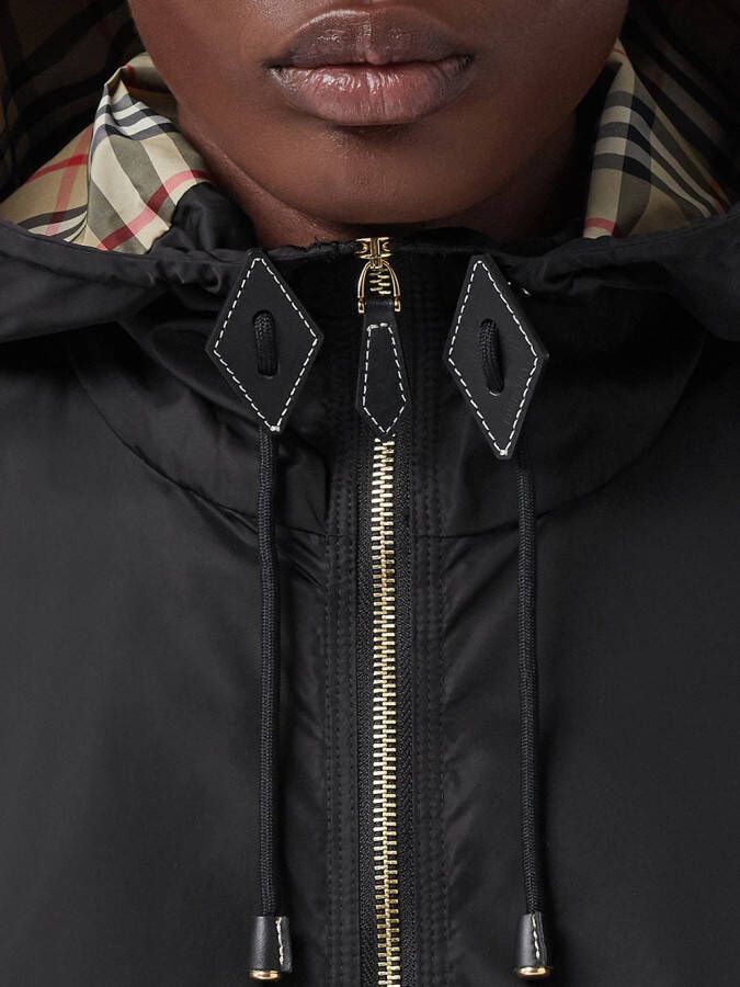 Burberry ECONYL jack met capuchon Zwart