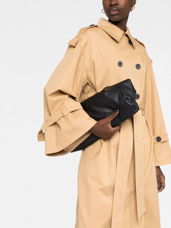 By Malene Birger Trenchcoat met dubbele rij knopen Beige