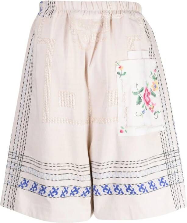 By Walid Shorts met verlaagd kruis Beige