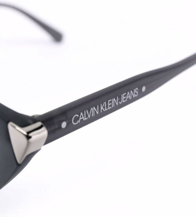 Calvin Klein Jeans Zonnebril met cat-eye montuur Grijs