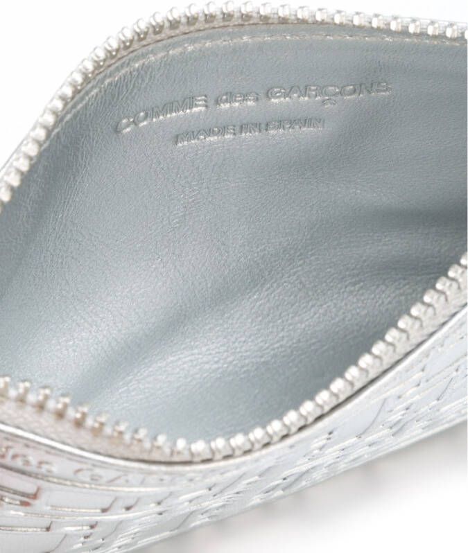 Comme Des Garçons Wallet 'Embossed Logo' purse Zilver