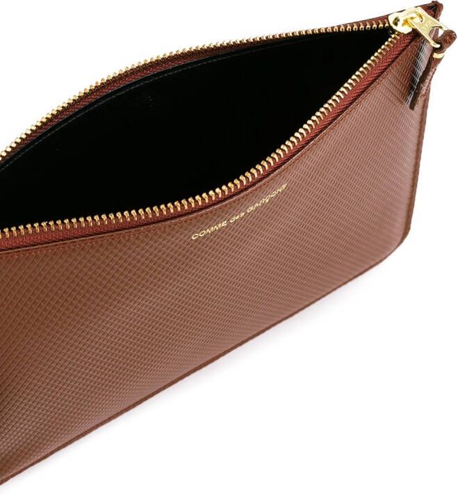 Comme Des Garçons Wallet Clutch met logo-reliëf Bruin