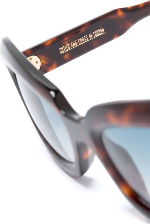 Cutler & Gross 9797 zonnebril met cat-eye montuur Bruin