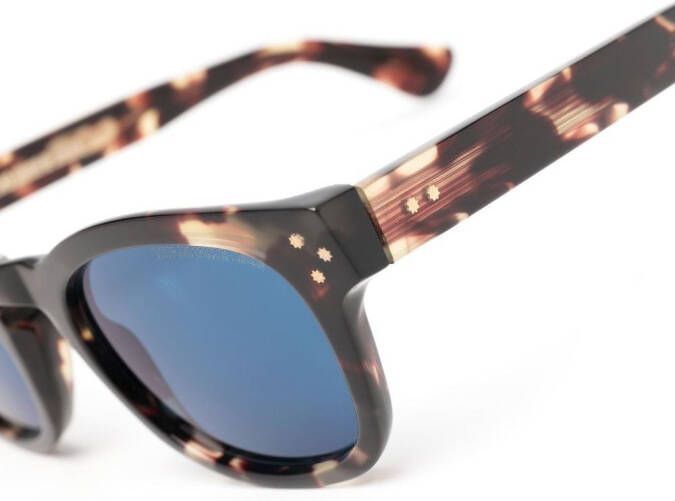 Cutler & Gross Zonnebril met schildpadschild design Blauw