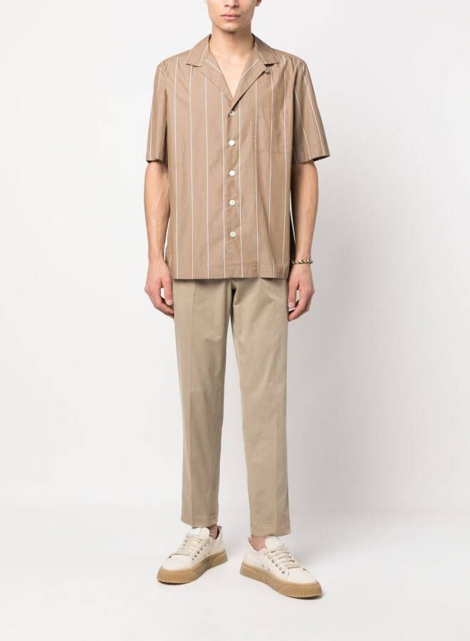Dell'oglio Chino met geplooid detail en toelopende pijpen Beige