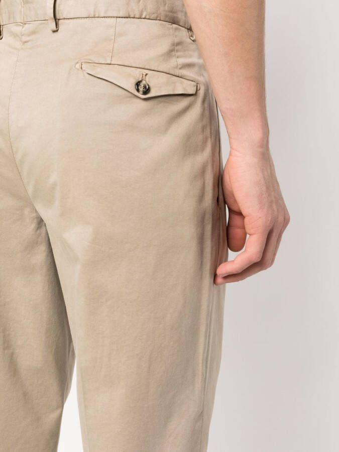 Dell'oglio Chino met geplooid detail en toelopende pijpen Beige
