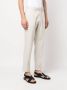 Dell'oglio Chino met geplooid detail en toelopende pijpen Beige - Thumbnail 3