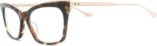 Dita Eyewear Nemora zonnebril met kattenoog montuur Bruin