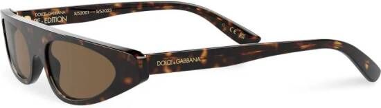 Dolce & Gabbana Eyewear Re-Edition DNA zonnebril met cat-eye montuur Bruin