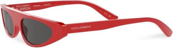 Dolce & Gabbana Eyewear Re-Edition DNA zonnebril met cat-eye montuur Rood