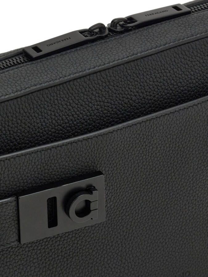 Ferragamo Gancini schoudertas verfraaid met gesp Zwart