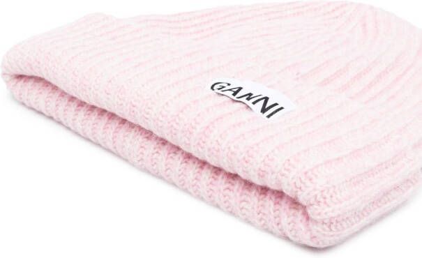 GANNI Ribgebreide muts met logopatch Roze