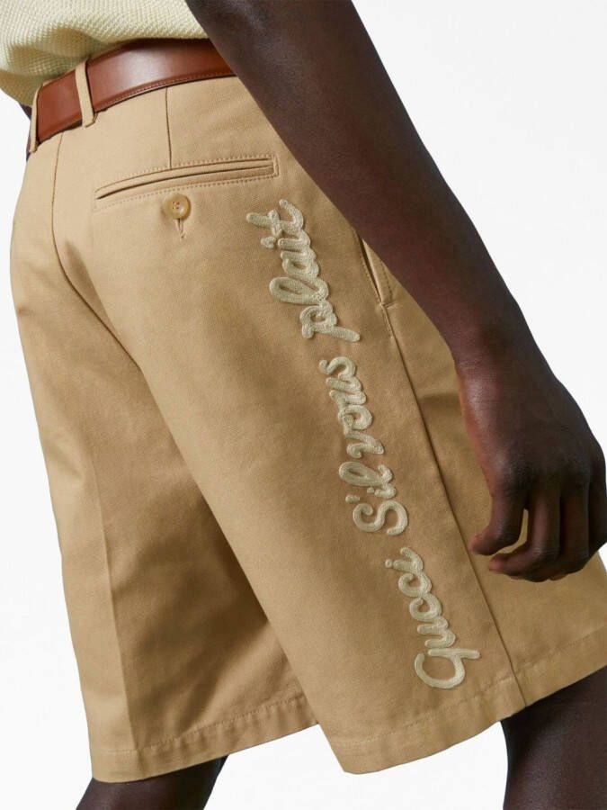 Gucci Bermuda shorts met geborduurd logo Beige