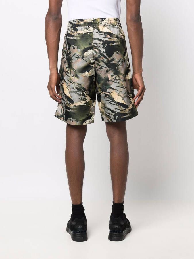 Heron Preston Shorts met camouflageprint Groen