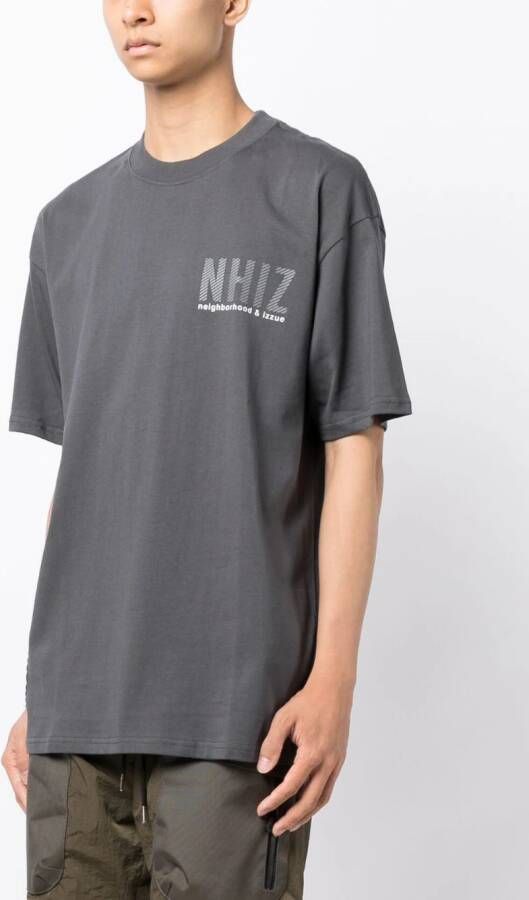 izzue x Neighborhood T-shirt met logoprint Grijs