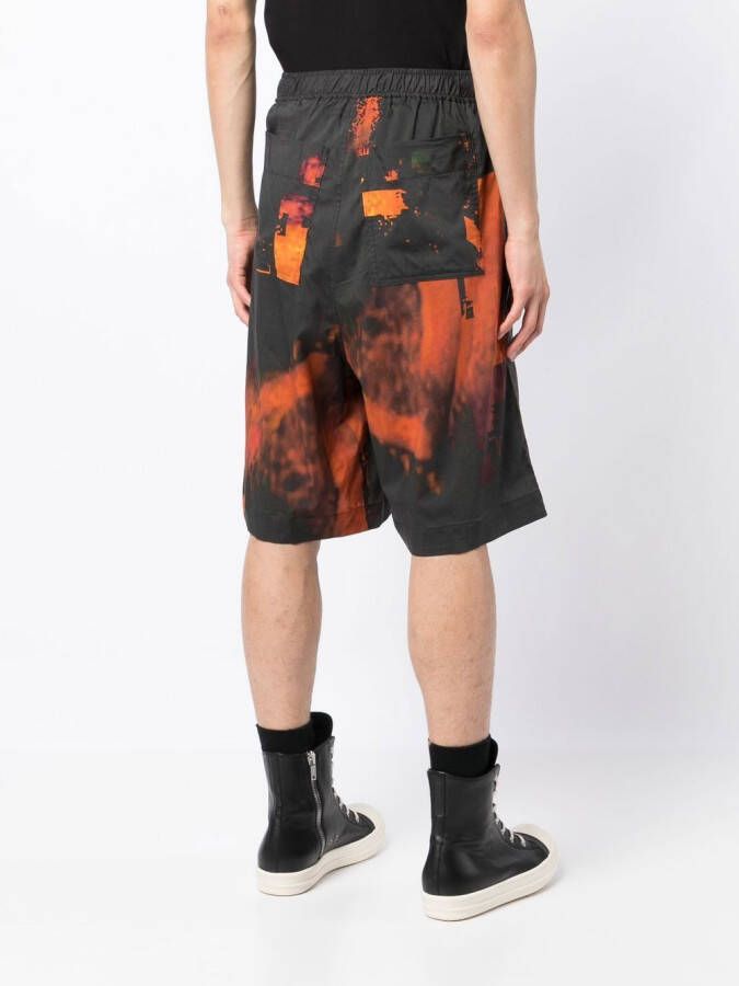 Julius Bermuda shorts met tie-dye print Zwart