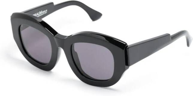 Kuboraum B5 zonnebril met cat-eye montuur Zwart