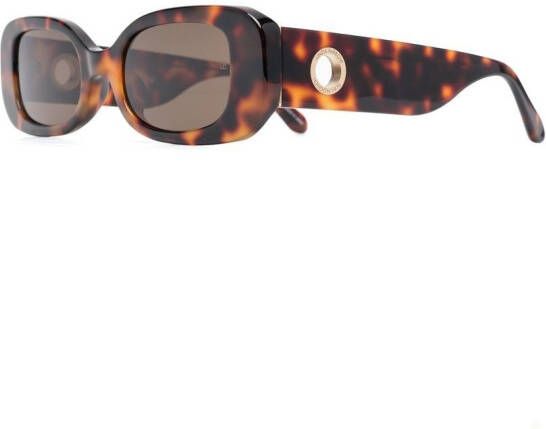 Linda Farrow Lola zonnebril met schildpadschild design Bruin