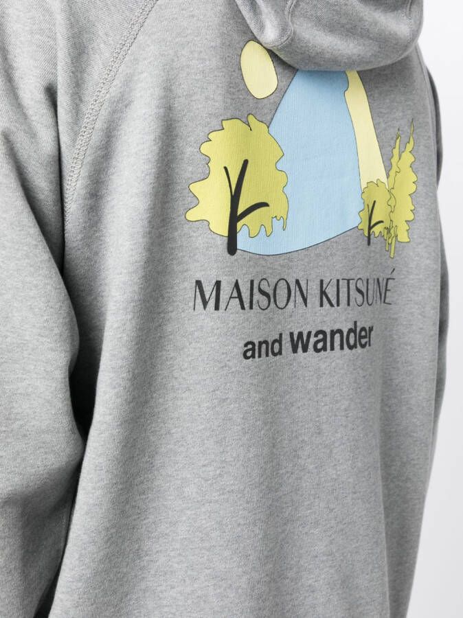 Maison Kitsuné x And Wander hoodie met print Grijs