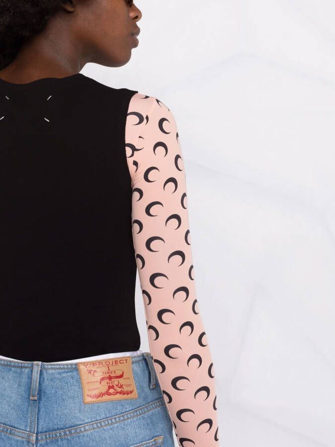 Maison Margiela Four Stitch body met logo Zwart