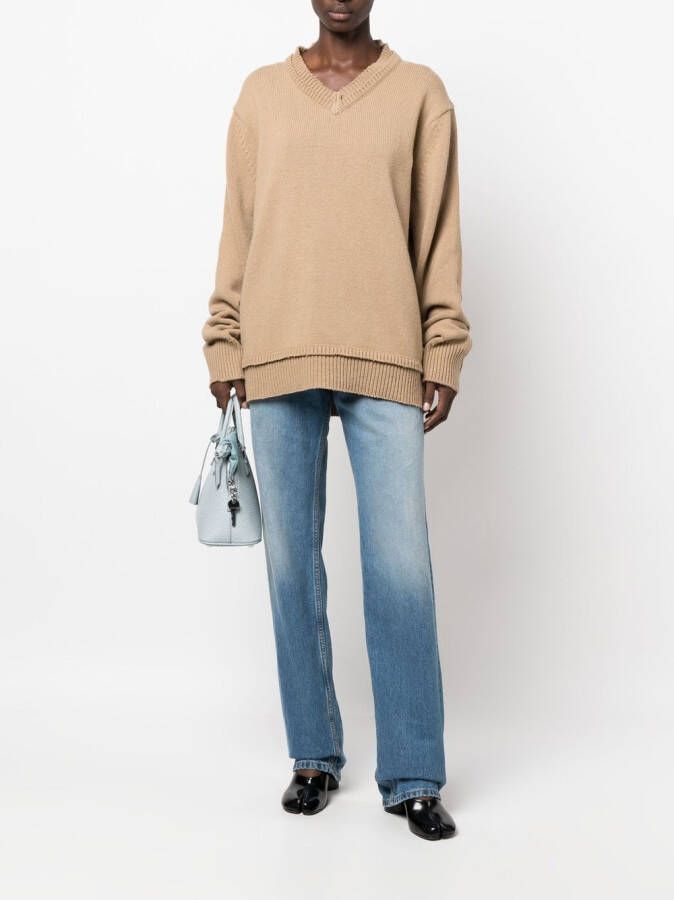 Maison Margiela Trui met V-hals en elleboogpatch Beige