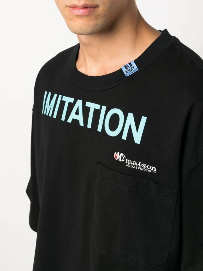 Maison Mihara Yasuhiro T-shirt met tekst Zwart