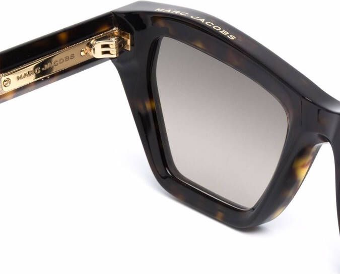 Marc Jacobs Eyewear Icon zonnebril met cat-eye montuur Bruin