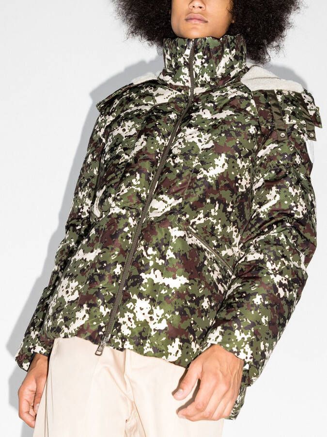 Moncler Donsjack met camouflageprint Wit