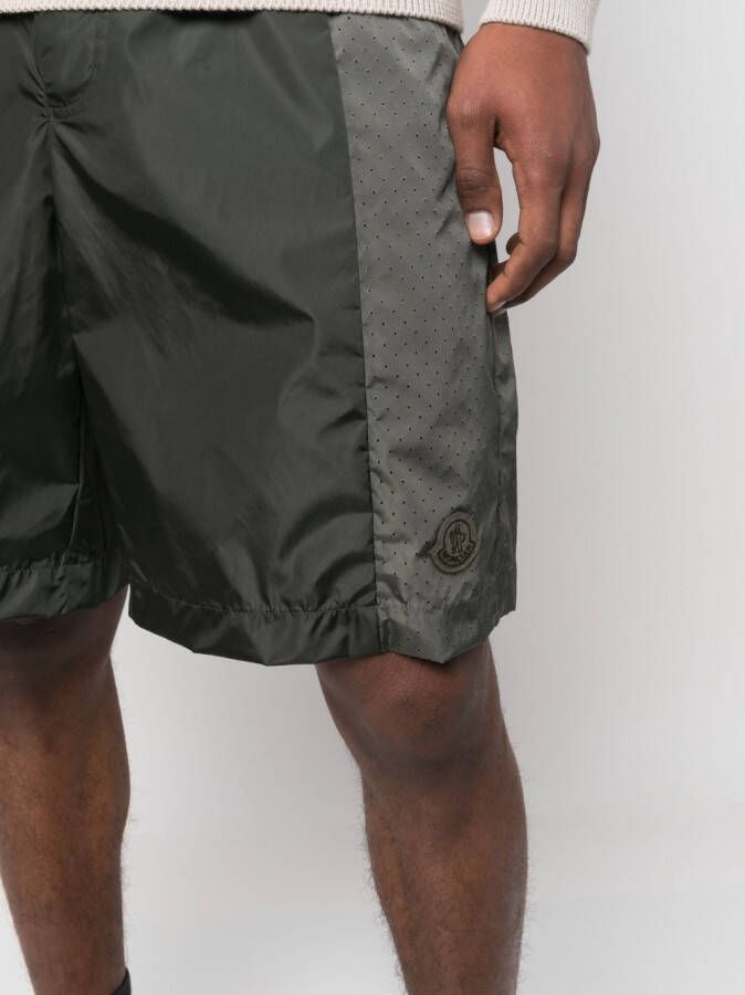 Moncler Flared bermuda shorts Groen