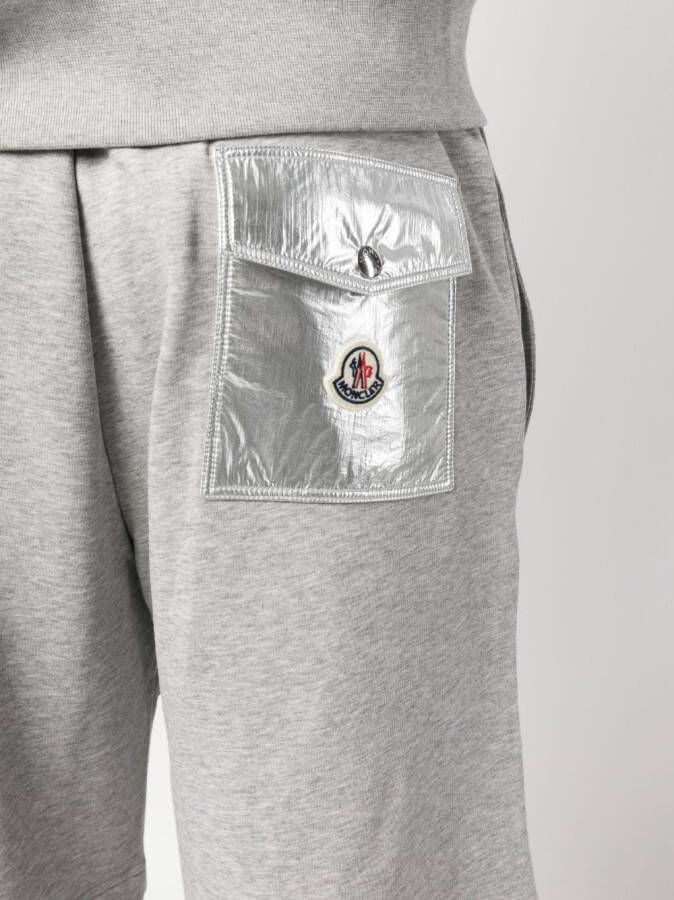 Moncler Shorts met logoprint Grijs