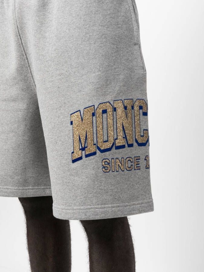 Moncler Shorts met logoprint Grijs