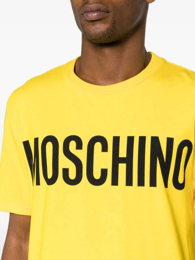 Moschino Katoenen T-shirt met logoprint Geel