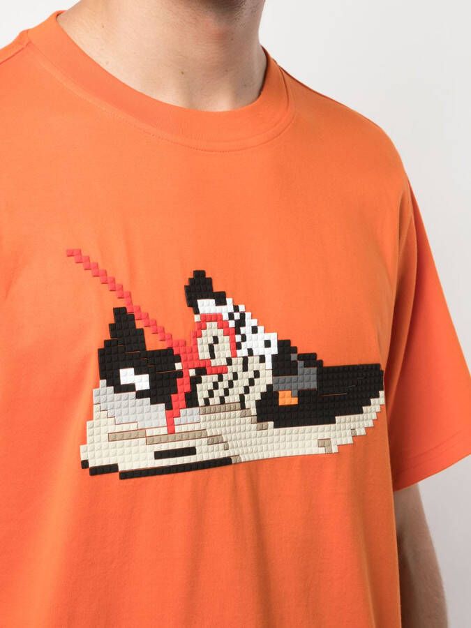 Mostly Heard Rarely Seen 8-Bit T-shirt met print Oranje