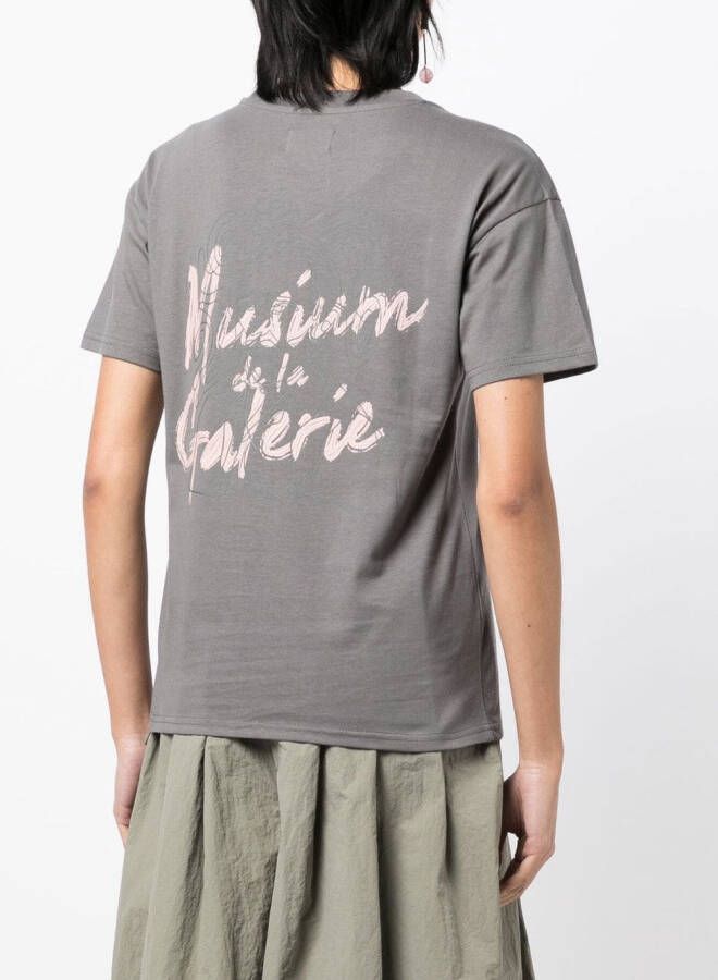 Musium Div. T-shirt met borduurwerk Grijs