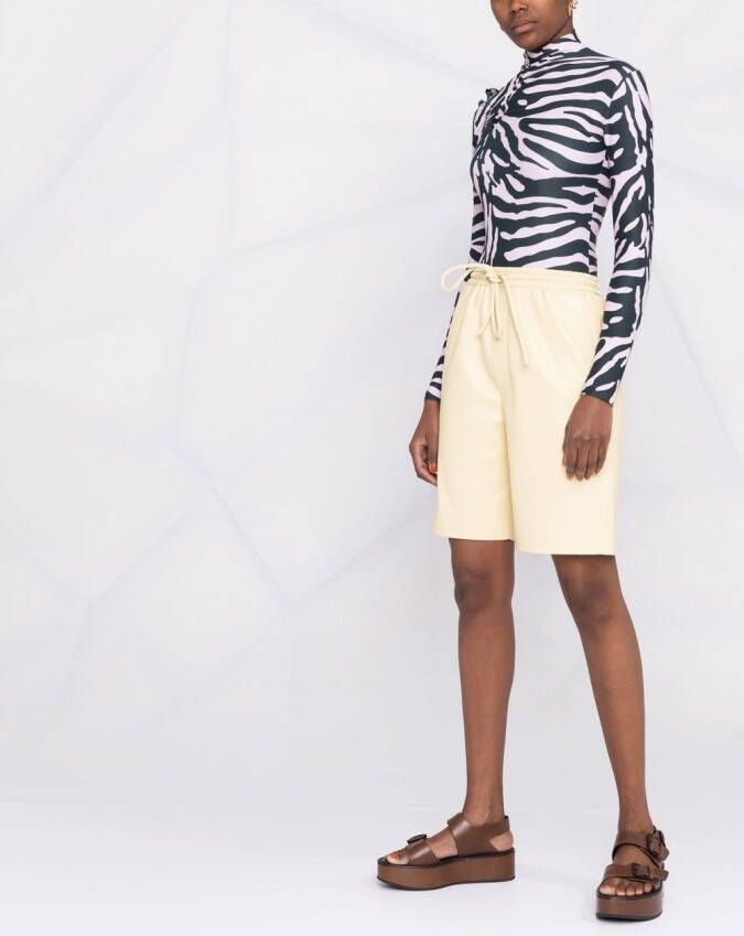 Nanushka Shorts met trekkoord Geel