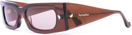 Nanushka Zonnebril met vierkant montuur Bruin