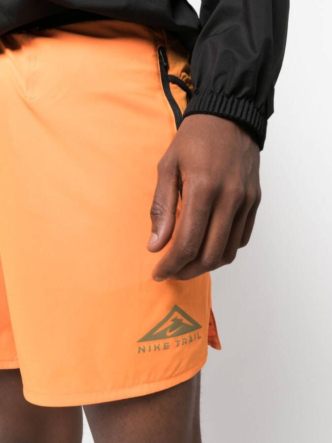 Nike Trainingsshorts met logoprint Oranje