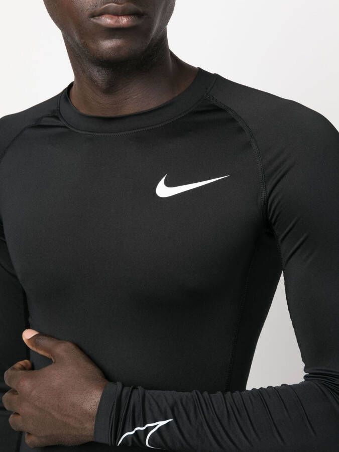 Nike T-shirt met logoprint Zwart