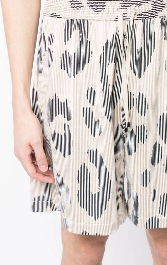 Off Duty Shorts met dierenprint Beige