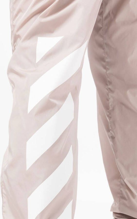 Off-White Broek met diagonale streep Bruin