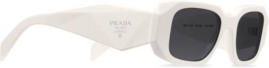 Prada Eyewear Runway zonnebril met oversized montuur Grijs