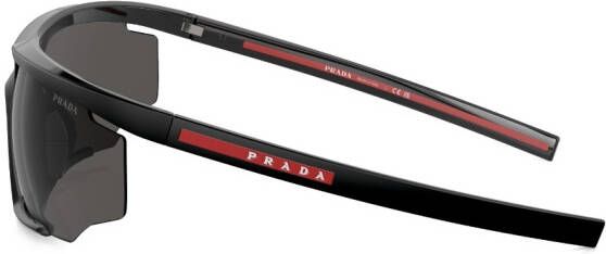 Prada Linea Rossa Zonnebril met oversized montuur Zwart