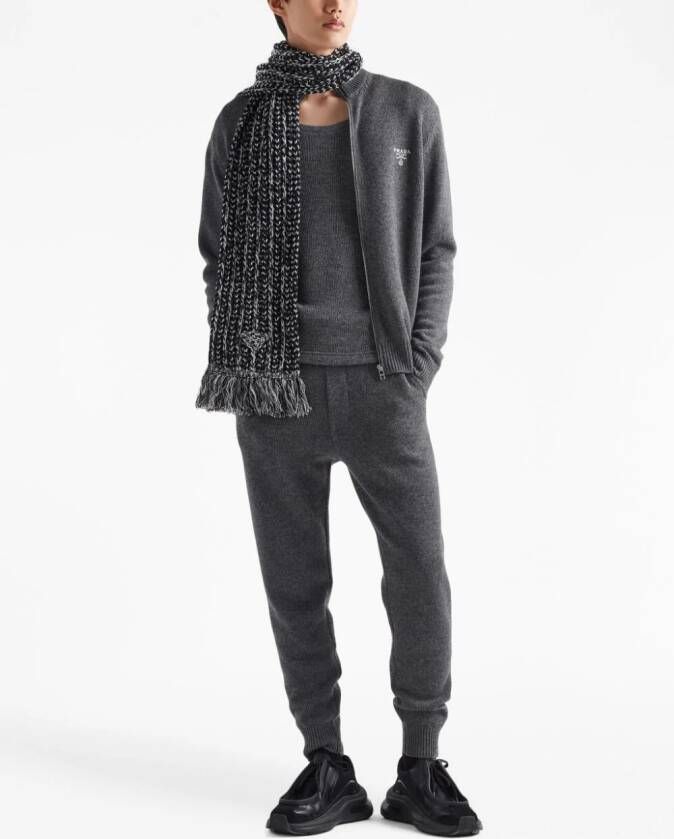 Prada Sweater met geborduurd logo Grijs