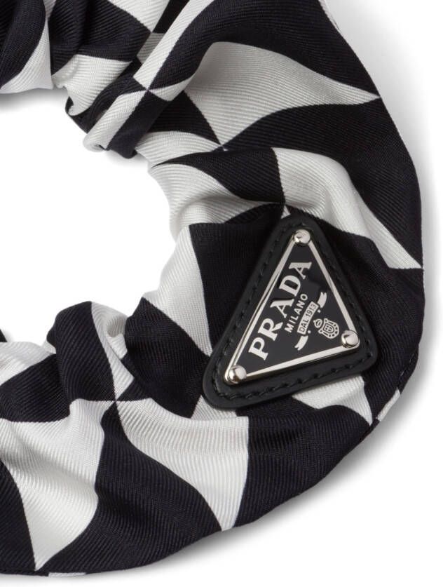 Prada Twill scrunchie met logo Zwart