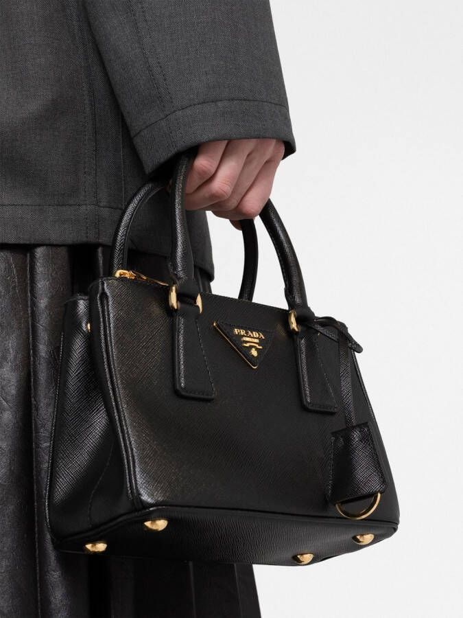 Prada Schoudertas met logoplakkaat Zwart