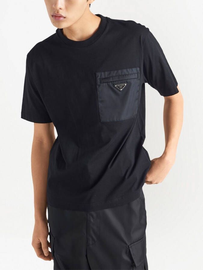 Prada T-shirt met logopatch Zwart
