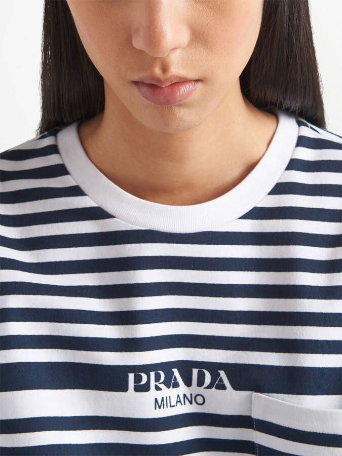 Prada Gestreept T-shirt met logoprint Blauw