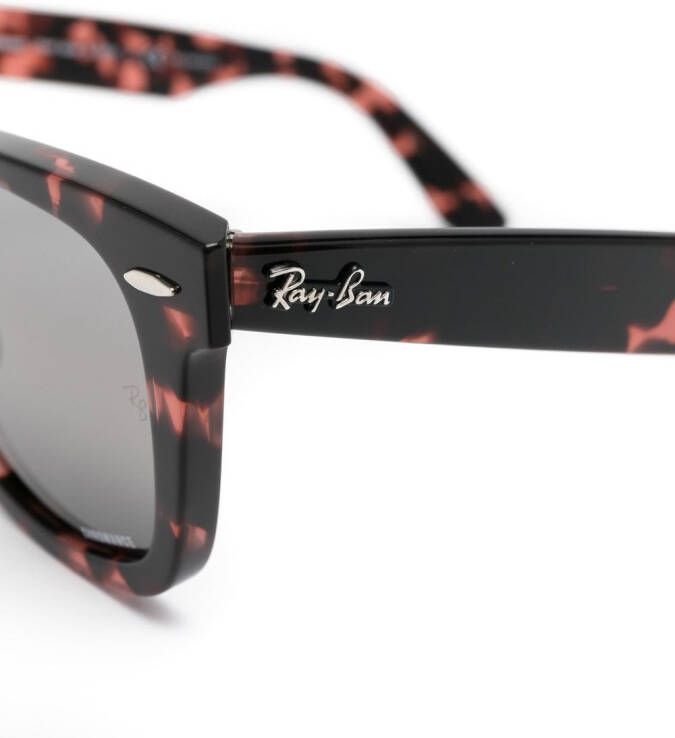 Ray-Ban Wayfarer zonnebril met schildpadschild design Bruin