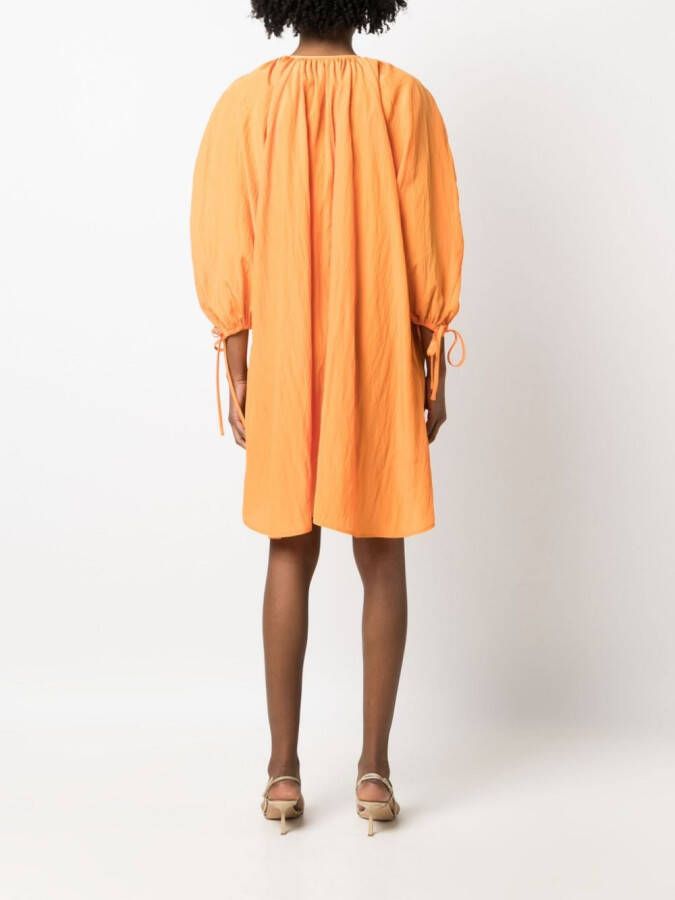 Rejina Pyo Jurk met kenmerkende knoop Oranje