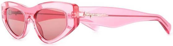 Ferragamo Zonnebril met kattenoog montuur Roze